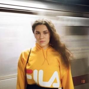 Meet your Posher, Caroline